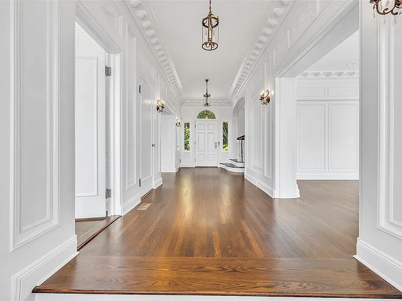 More Photos Of 158 E Shore Rd, Halesite Specialty For Sale