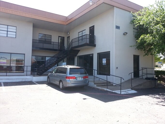 More Photos Of 201 W Boyd Dr, Allen Unknown For Lease