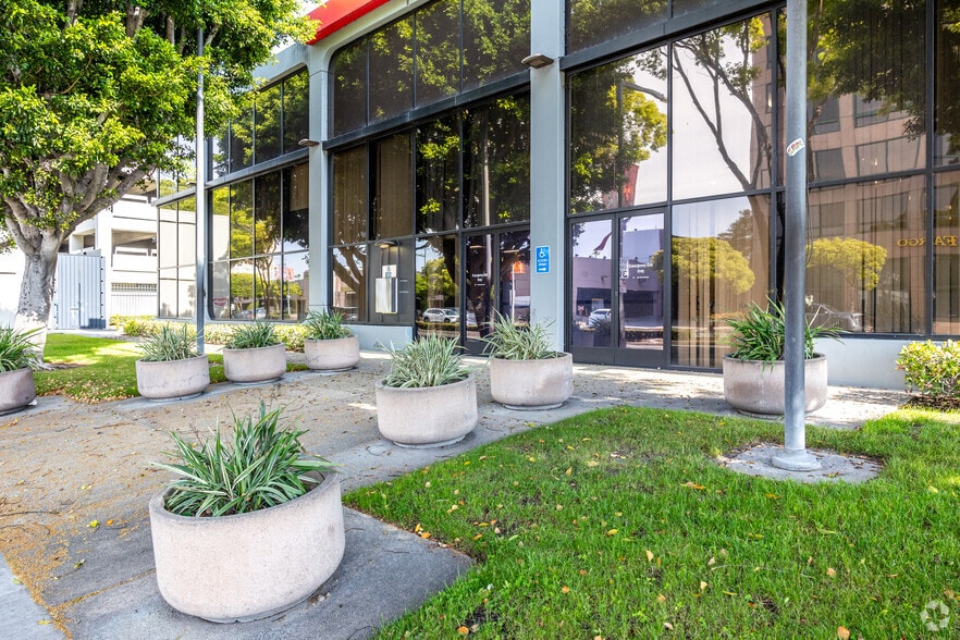 More Photos Of 300 S Harbor Blvd, Anaheim Office For Lease