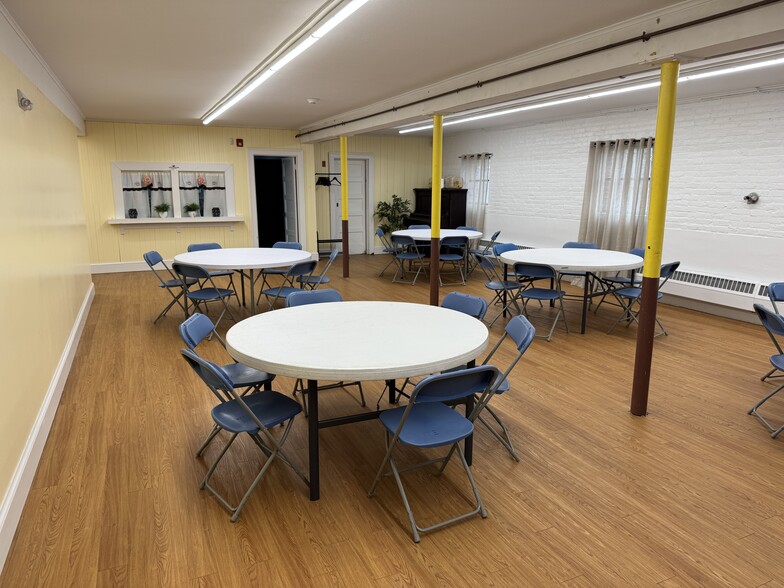 More Photos Of 43 Naubuc Ave, Glastonbury Flex For Sale