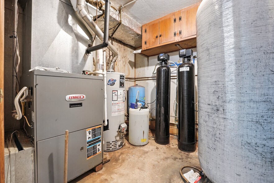 More Photos Of 4487 Sr 8, Titusville Showroom For Sale