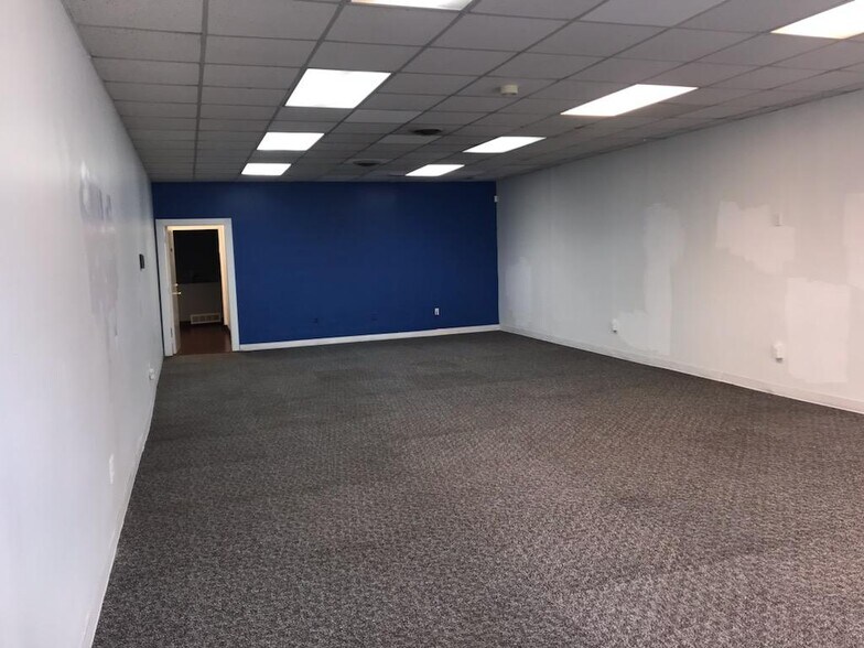 More Photos Of 19005 Mack Ave, Detroit Storefront Retail Office For Lease