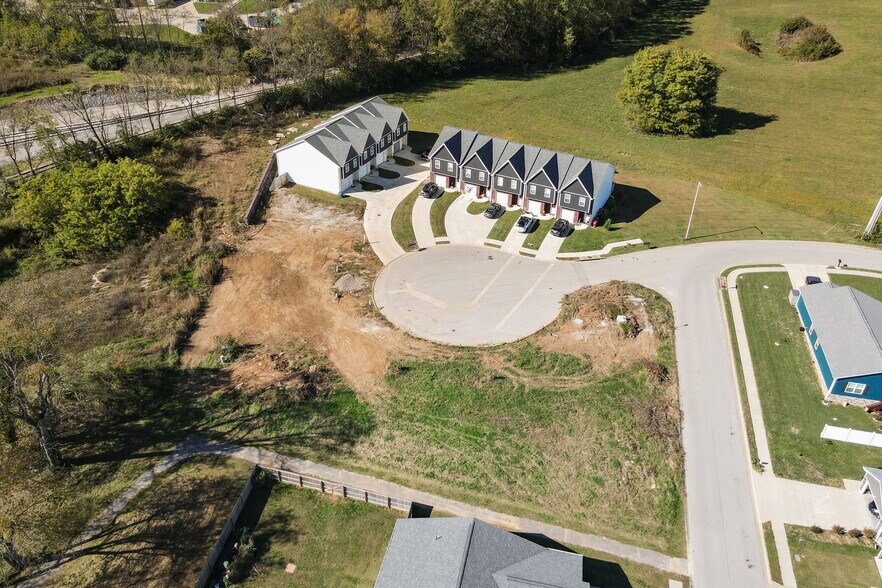More Photos Of 304 Robert M Green Dr, Frankfort Apartments For Sale