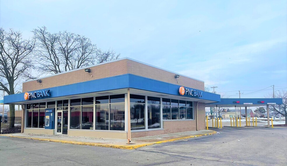 More Photos Of 5826 Lewis Ave, Toledo Bank For Sale