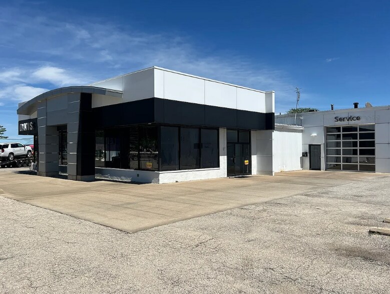 More Photos Of 2051 N Main St, Canton Auto Dealership For Sale
