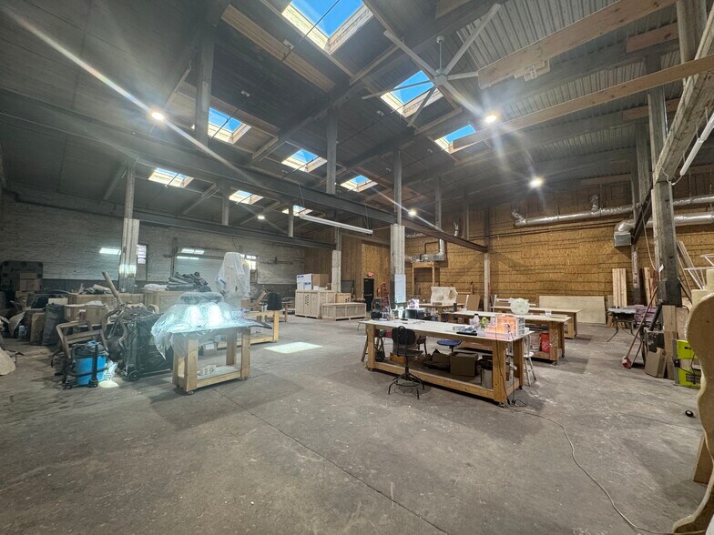 More Photos Of 503 N Broad St, Bainbridge Light Manufacturing For Lease