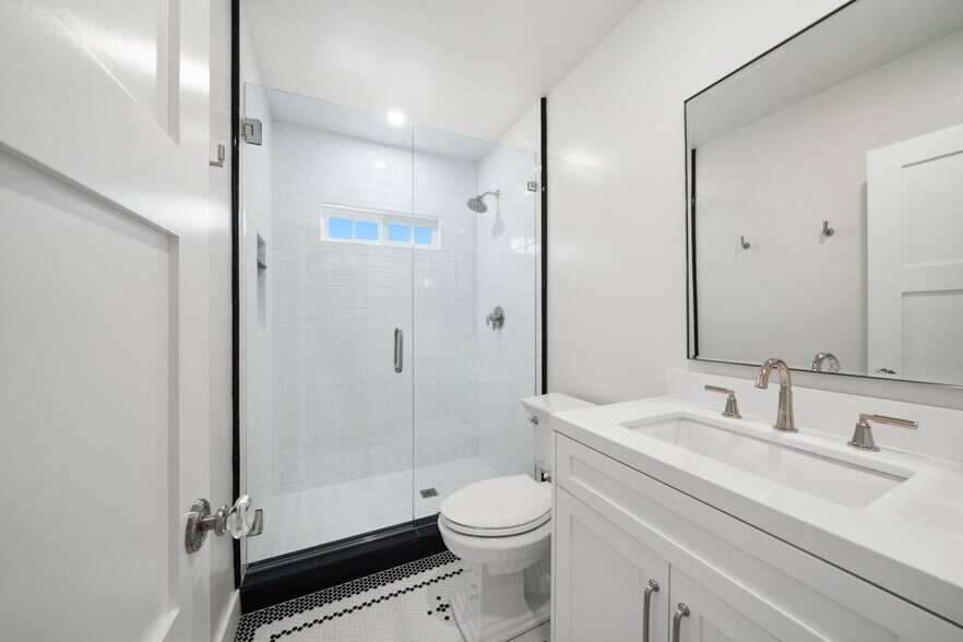 More Photos Of 1805 Clay St, Newport Beach Apartments For Sale