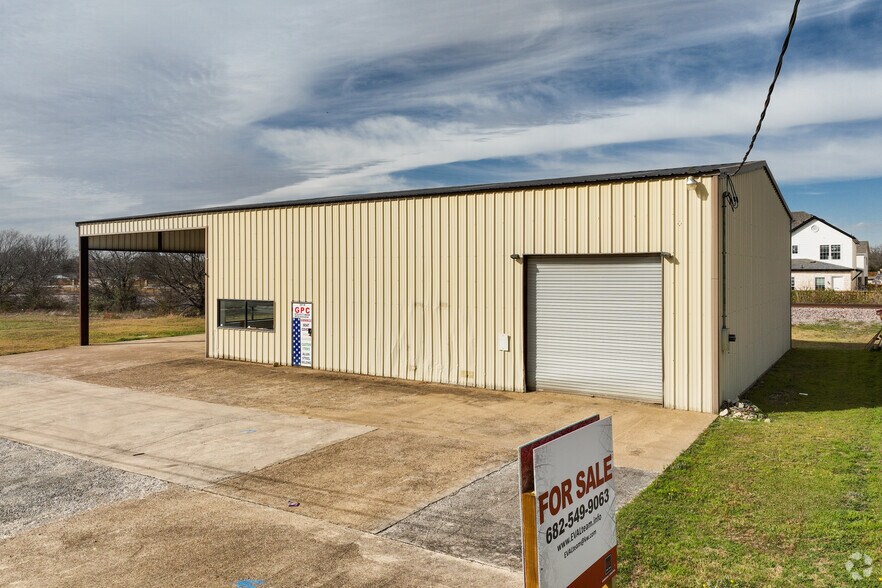 More Photos Of 307 TX-342, Red Oak Showroom For Sale