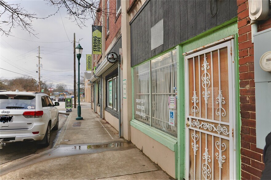 More Photos Of 2437 Glass St, Chattanooga General Retail For Sale