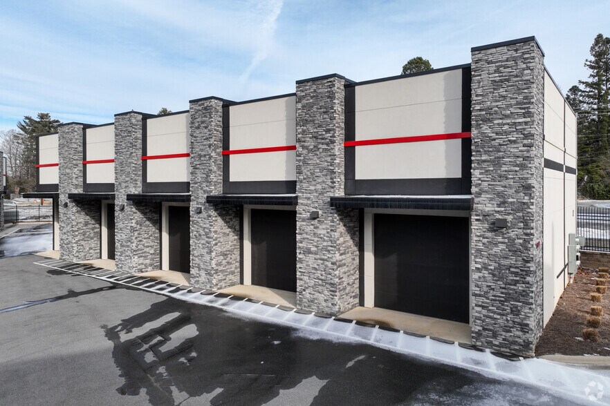 More Photos Of 1018 Battleground Ave, Greensboro Storefront For Lease