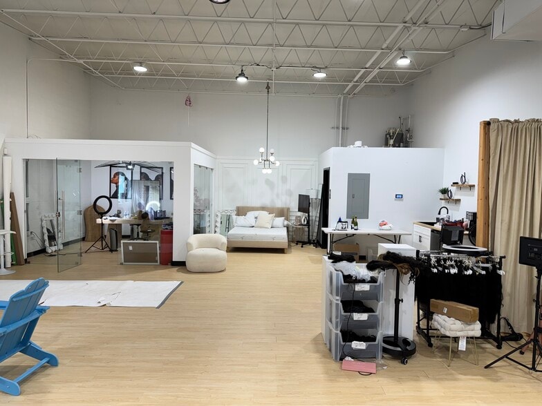 More Photos Of 250 Laredo Dr, Decatur Light Distribution For Lease