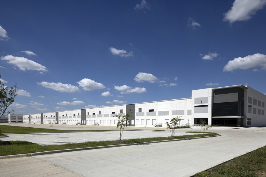 More Photos Of 1701 E Pleasant Pky, Wilmer Unknown For Lease