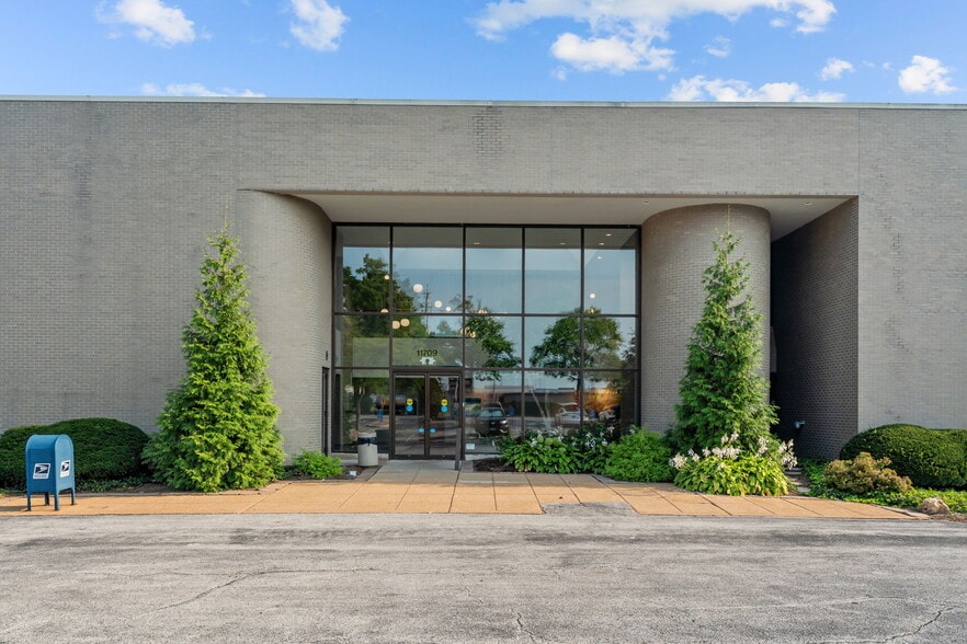 More Photos Of 11709 Old Ballas Rd, Saint Louis Medical For Sale