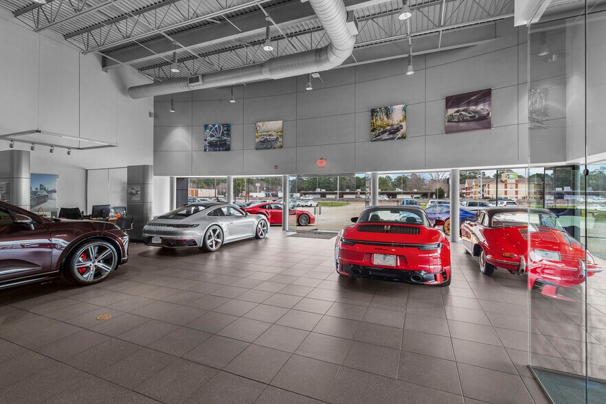 More Photos Of 5385 N I 55 St, Jackson Auto Dealership For Sale