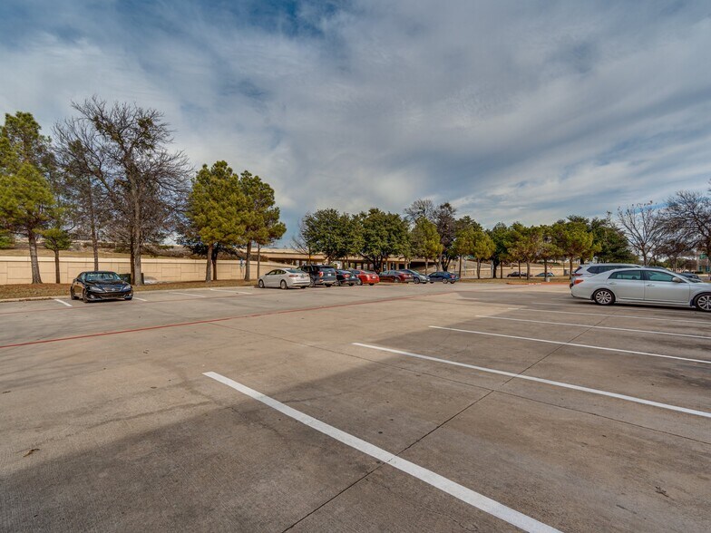More Photos Of 897 N MacArthur Blvd, Coppell Medical For Sale
