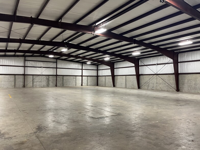 More Photos Of 3120 Melcat Dr, Oklahoma City Warehouse For Lease