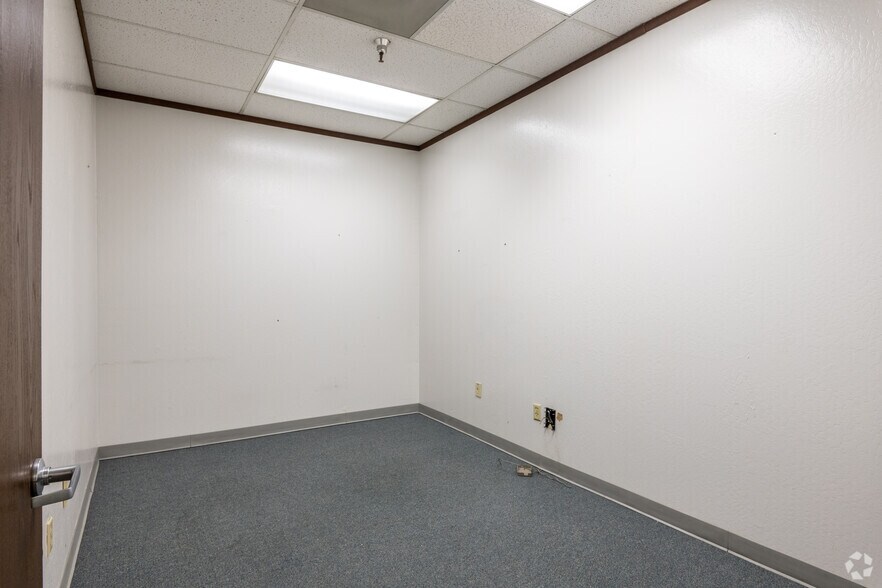 More Photos Of 4241 Williamsbourgh Dr, Sacramento Loft Creative Space For Sale