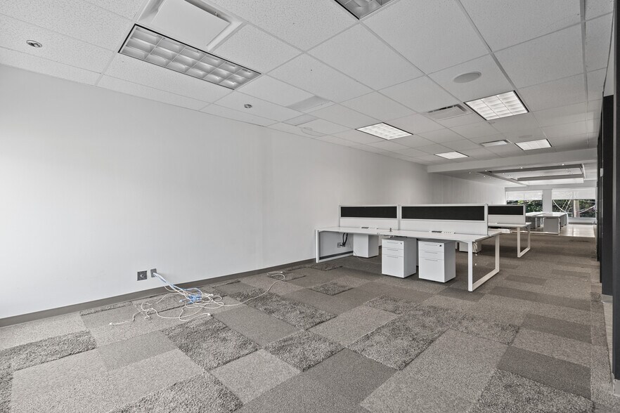 More Photos Of 354 Davenport Rd, Toronto Freestanding For Lease