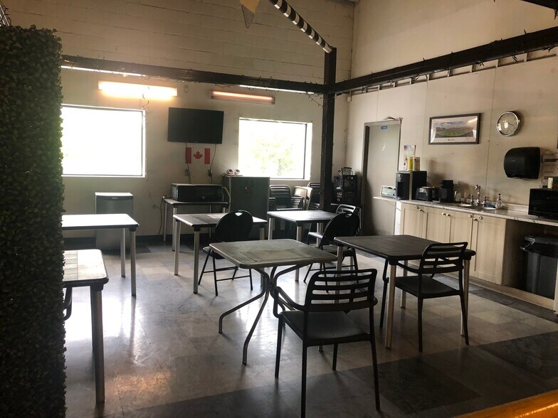 More Photos Of 7 Rimini Mews, Mississauga Warehouse For Lease