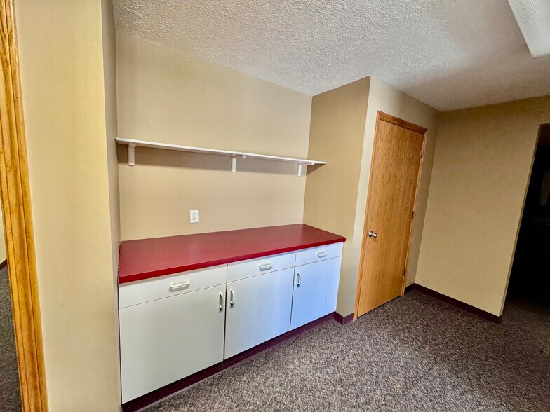More Photos Of 24653-24655 Sprague Rd, Columbia Station Office For Lease