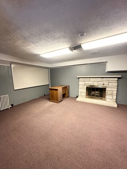 More Photos Of 2600 N Park Rd, Connersville Flex For Sale