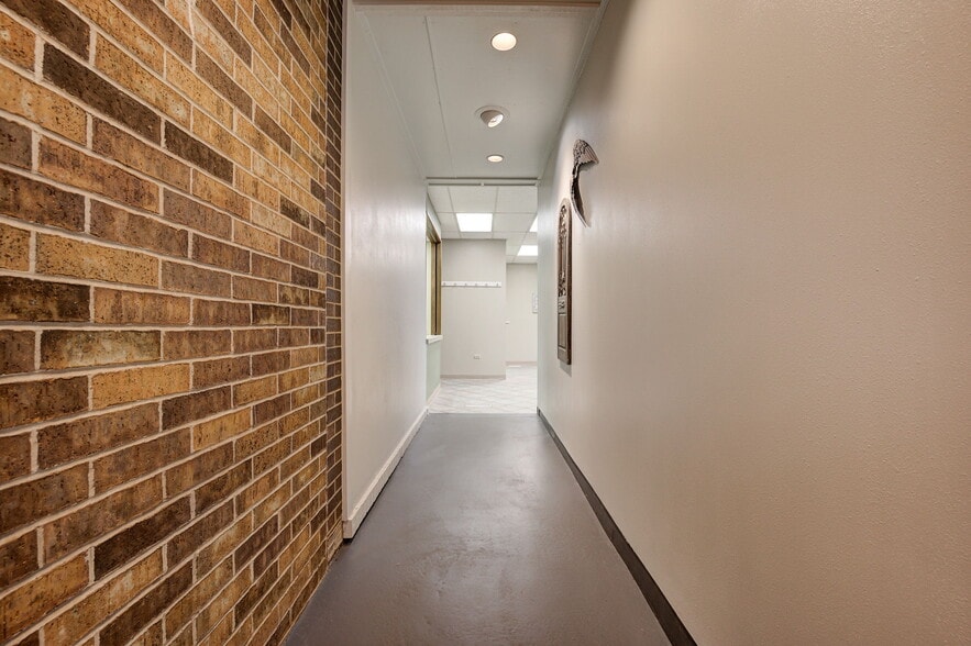 More Photos Of 1212 S Air Depot Blvd, Oklahoma City Office For Sale