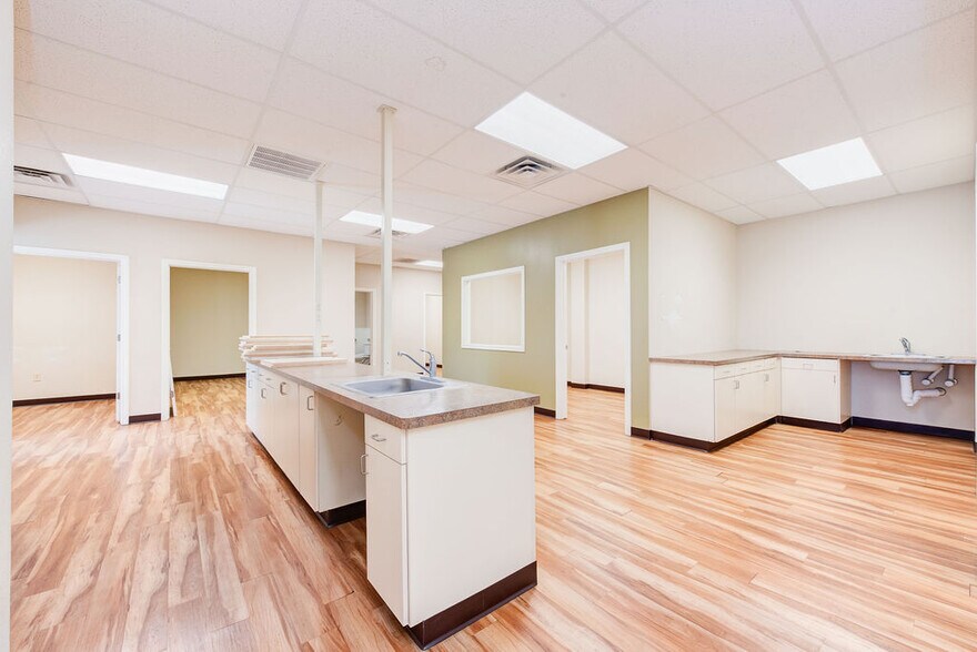 More Photos Of 5820 66th St, Lubbock Storefront Retail Office For Sale