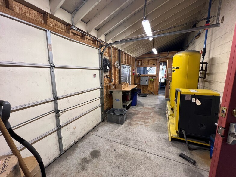 More Photos Of 104 Centre Ct, Radford Warehouse For Sale