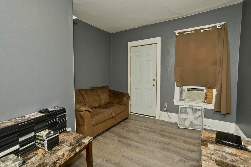 More Photos Of 95 School St, Chicopee Apartments For Sale