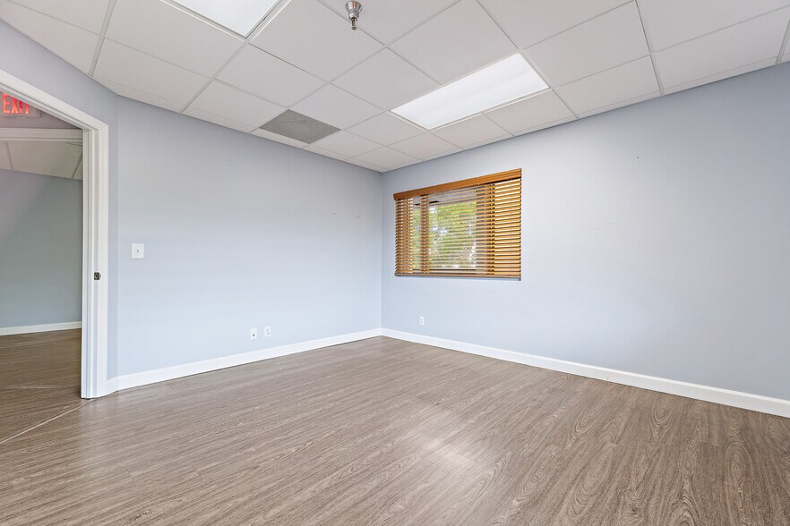 More Photos Of 400 Executive Center Dr, West Palm Beach Medical For Sale