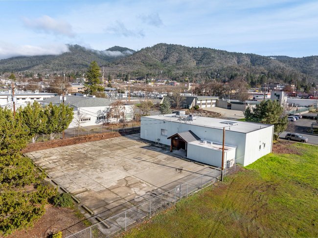 More Photos Of 1596 NW Washington Blvd, Grants Pass Industrial For Sale