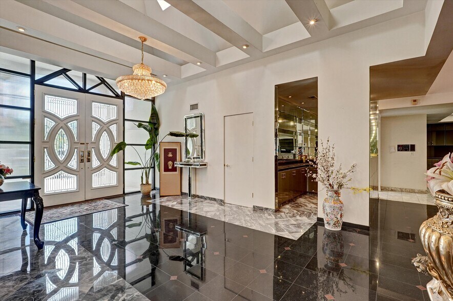 More Photos Of 4623 Hayvenhurst Ave, Encino Apartments For Sale