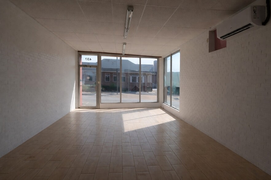 More Photos Of 437 N Church St, Hendersonville General Retail For Lease