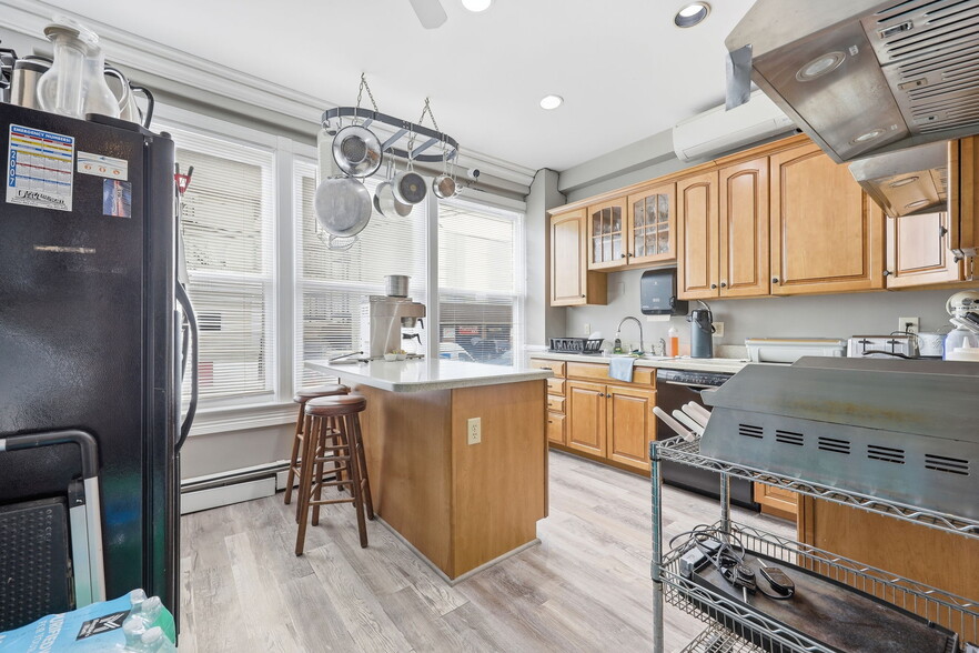 More Photos Of 105 S Little Rock, Ventnor Hospitality For Sale