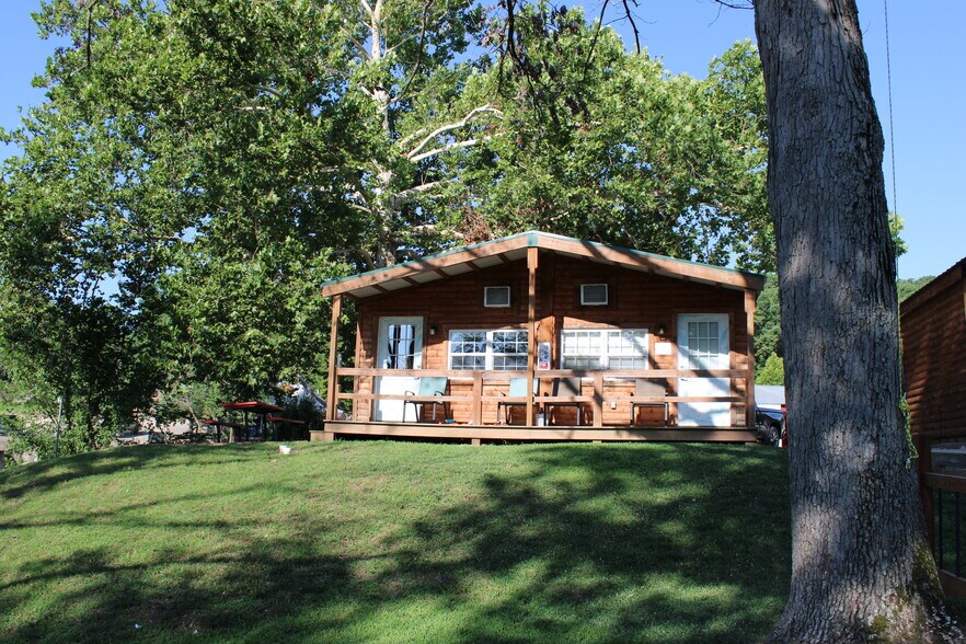 More Photos Of 1062 Susan Rd, Lake Ozark Hotel For Sale