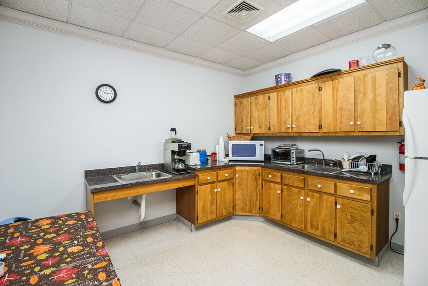 More Photos Of 699 Terryville Ave, Bristol Medical For Sale