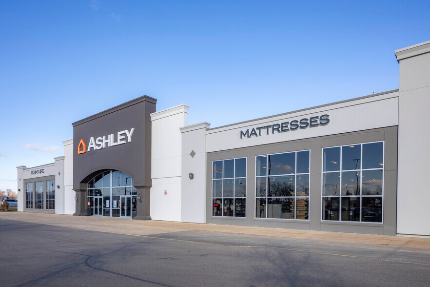 More Photos Of 7143 E State St, Rockford Freestanding For Sale