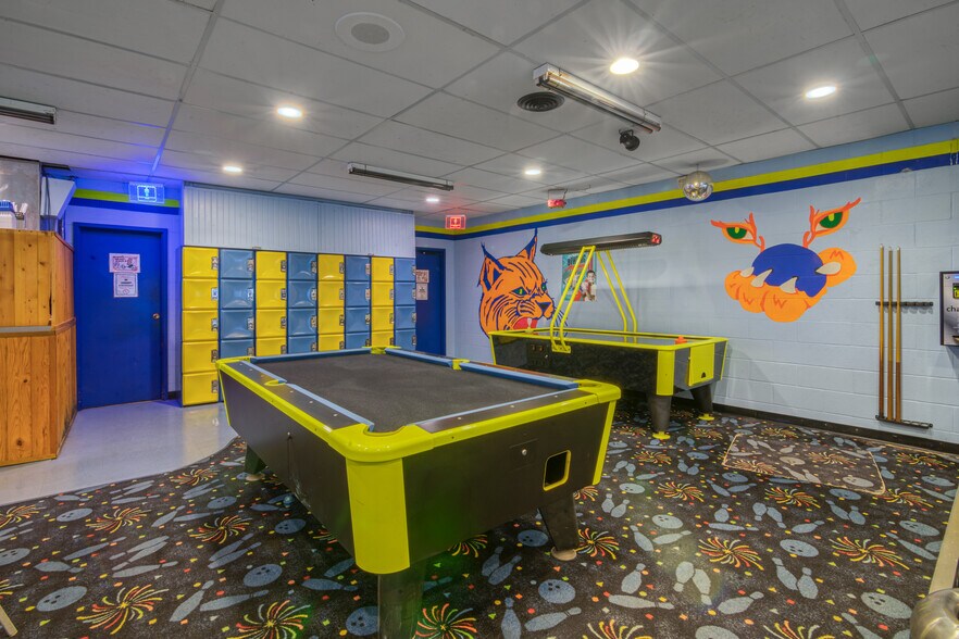 More Photos Of 1813 Main St, Cassville Bowling Alley For Sale