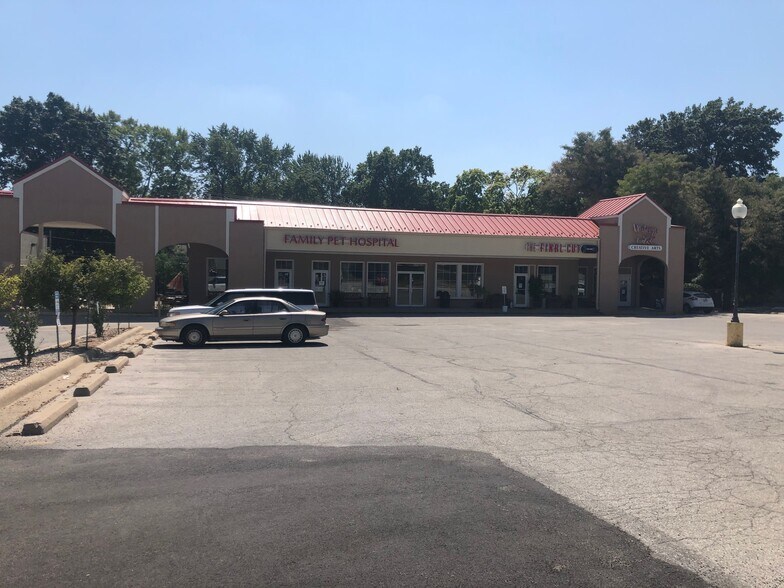 More Photos Of 11921-12043 Johnson Dr, Shawnee Unknown For Lease