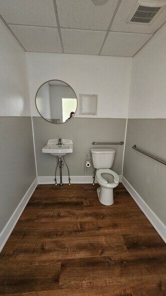 More Photos Of 658 W Lancaster Ave, Bryn Mawr Storefront Retail Residential For Lease