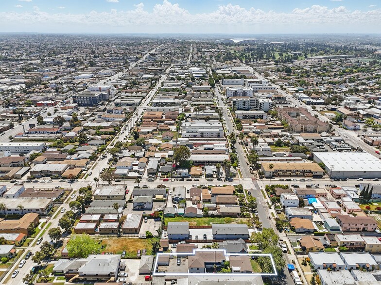 More Photos Of 6126 Brynhurst Ave, Los Angeles Apartments For Sale