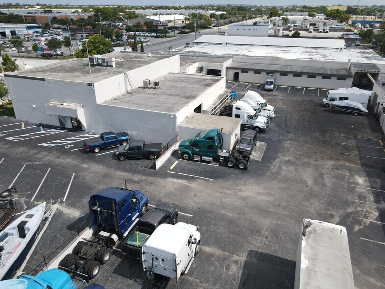 Primary Photo Of 950 S Andrews Ave, Pompano Beach Manufacturing For Sale