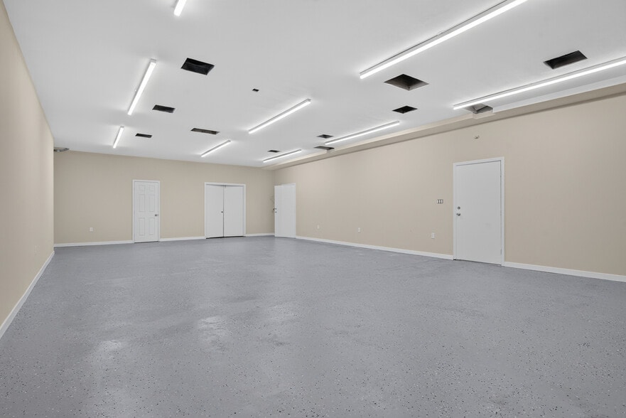 More Photos Of 17100 Indian Canyon Dr, North Palm Springs Office For Sale
