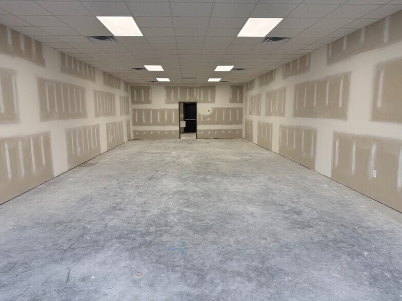 More Photos Of 515 S Dupont Hwy, Dover Storefront For Lease