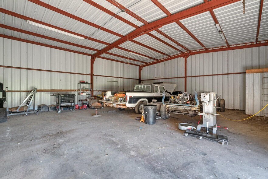 More Photos Of 503 W Central Ave, Comanche Warehouse For Sale