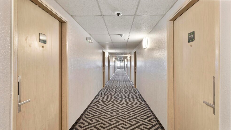 More Photos Of 1509 6th St, Wells Hotel For Sale