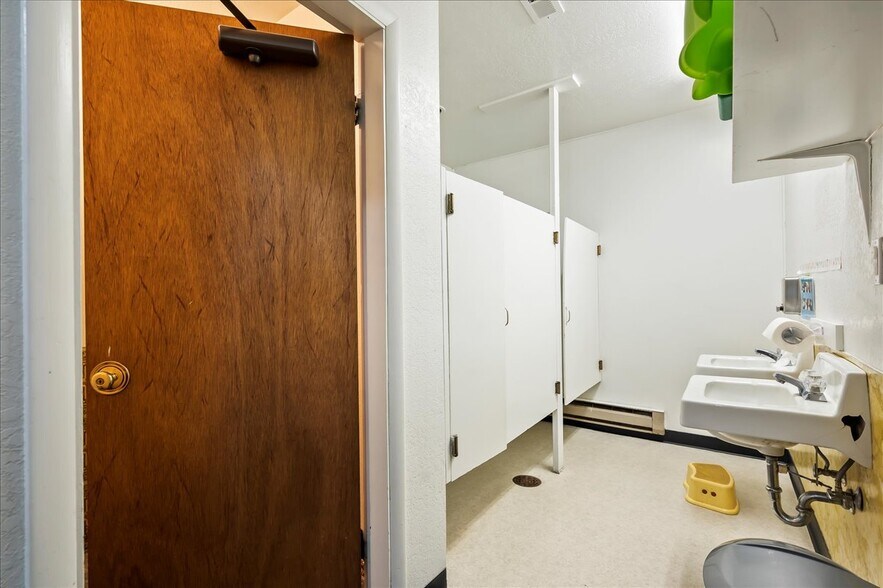 More Photos Of 522 N 9th Ave, Caldwell Daycare Center For Sale