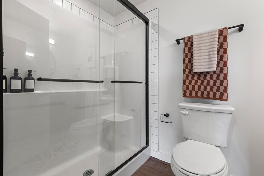 More Photos Of 12322 102 Av NW, Edmonton Apartments For Lease