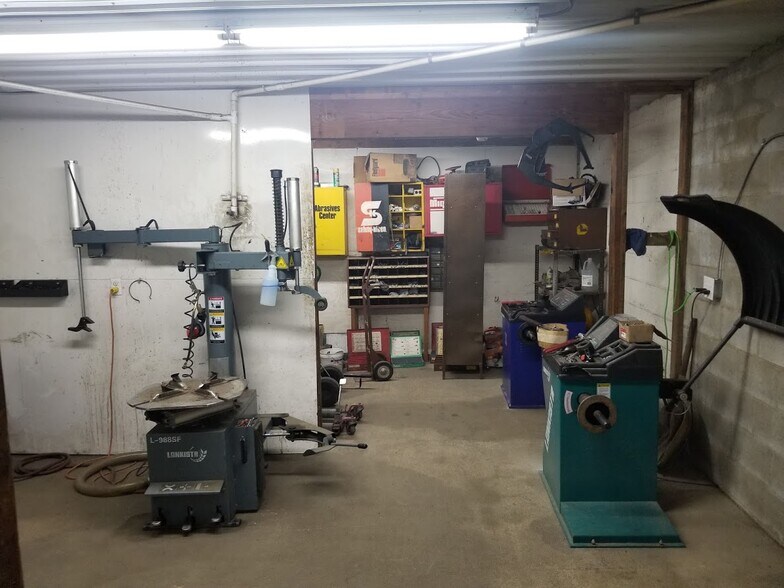 More Photos Of 13477 Dixie Hwy, Walton Auto Dealership For Sale