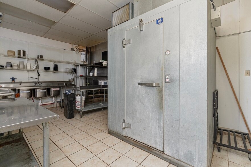 More Photos Of 345 New London Tpke, Glastonbury Unknown For Lease